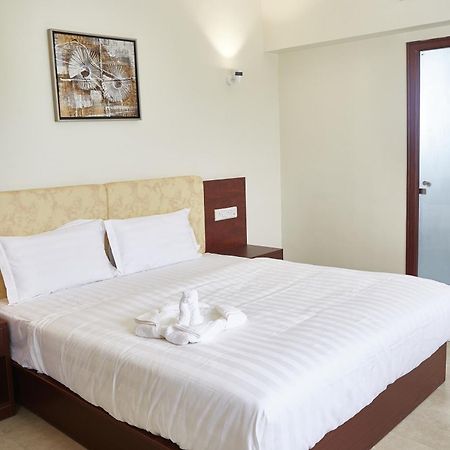 Hotel Reemz Chiplūn Buitenkant foto