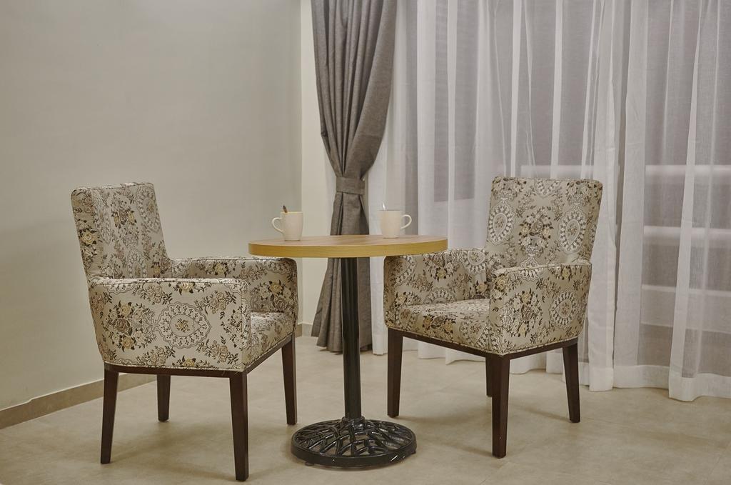 Hotel Reemz Chiplūn Buitenkant foto