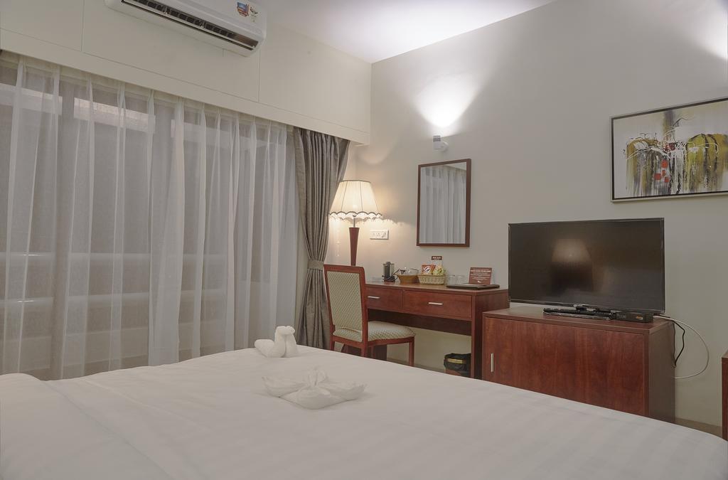 Hotel Reemz Chiplūn Buitenkant foto