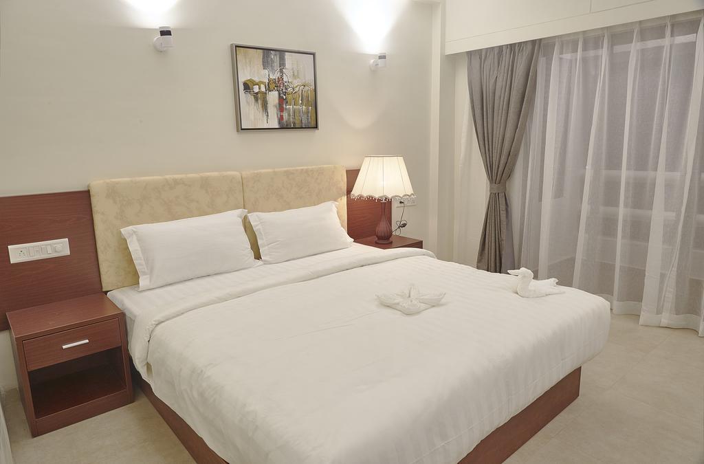 Hotel Reemz Chiplūn Buitenkant foto