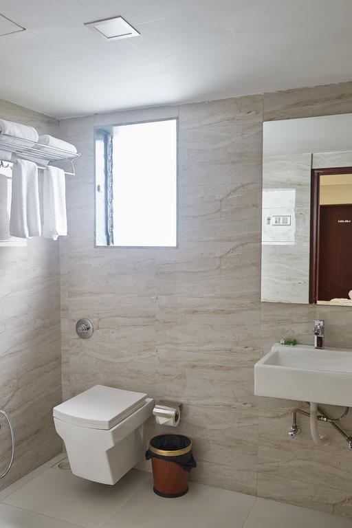Hotel Reemz Chiplūn Buitenkant foto