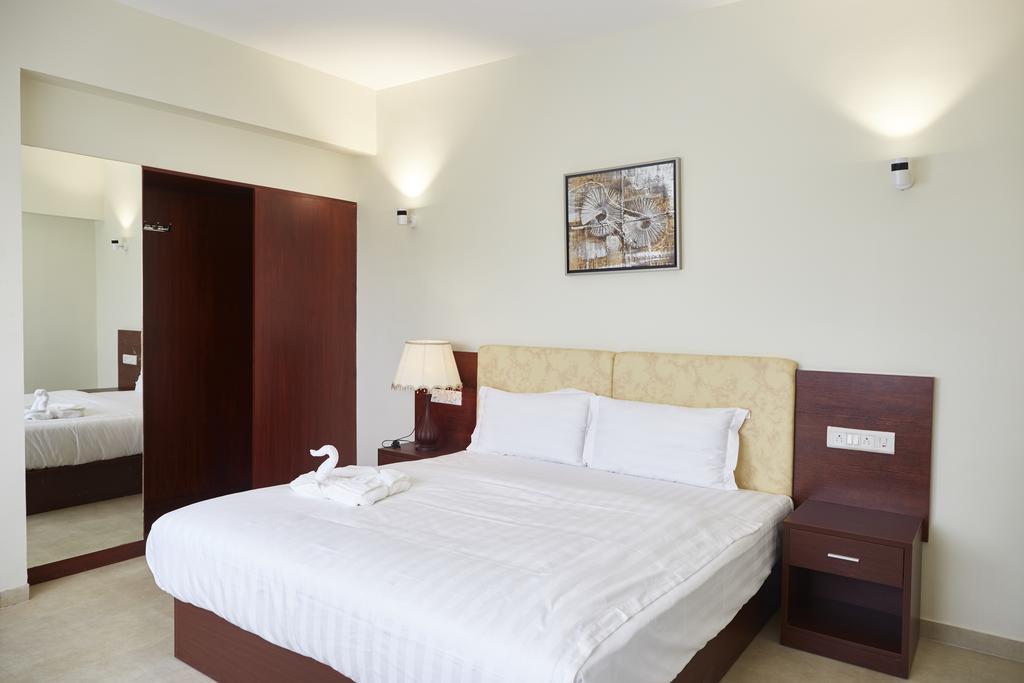 Hotel Reemz Chiplūn Buitenkant foto
