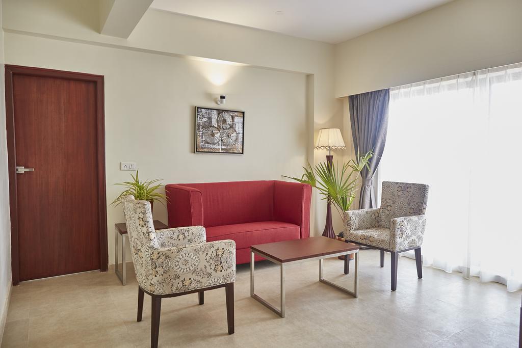 Hotel Reemz Chiplūn Buitenkant foto