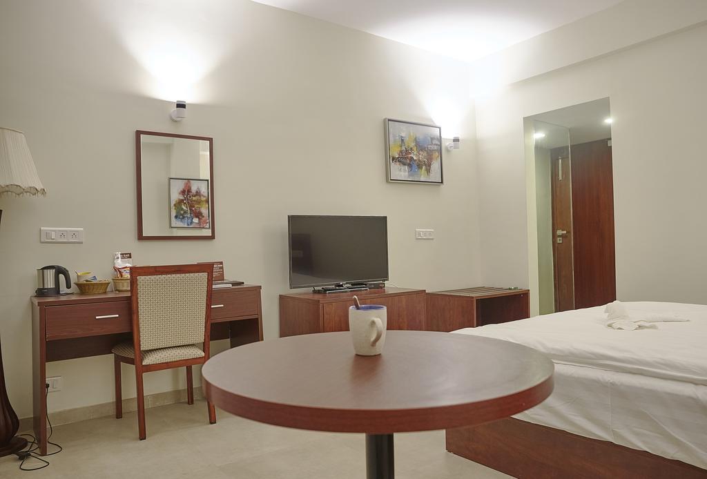 Hotel Reemz Chiplūn Buitenkant foto