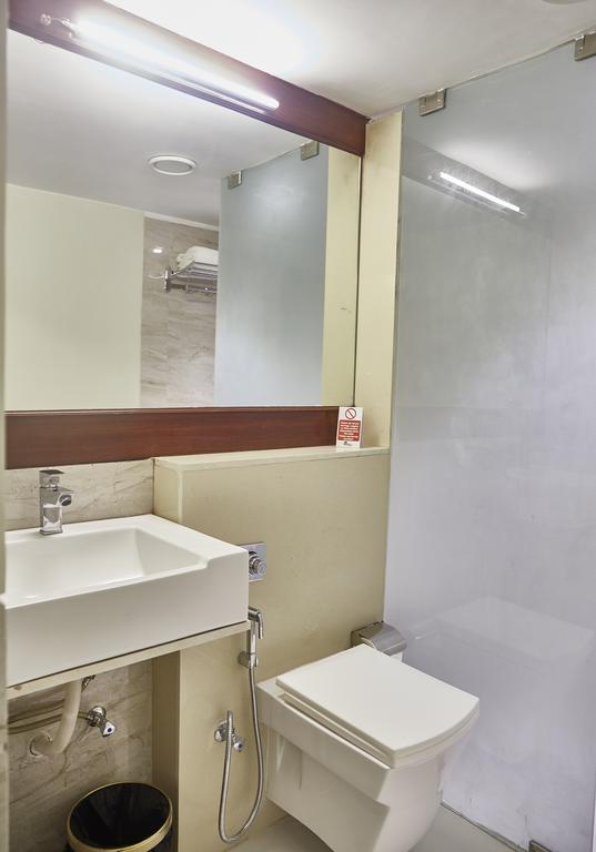 Hotel Reemz Chiplūn Buitenkant foto