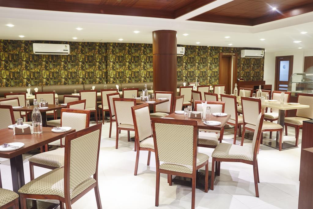 Hotel Reemz Chiplūn Buitenkant foto