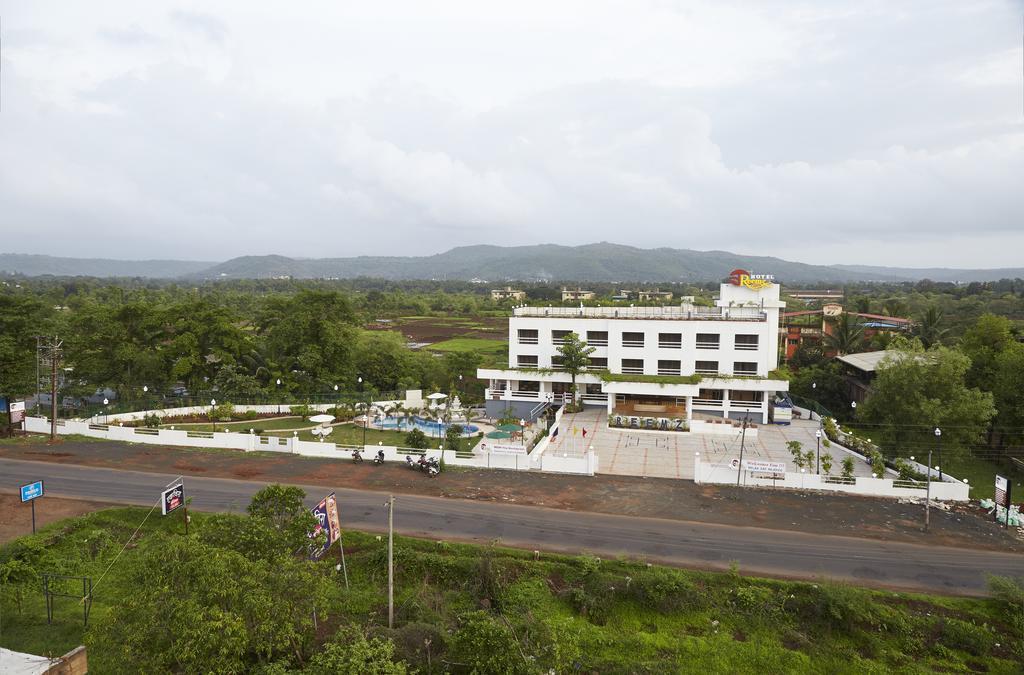 Hotel Reemz Chiplūn Buitenkant foto