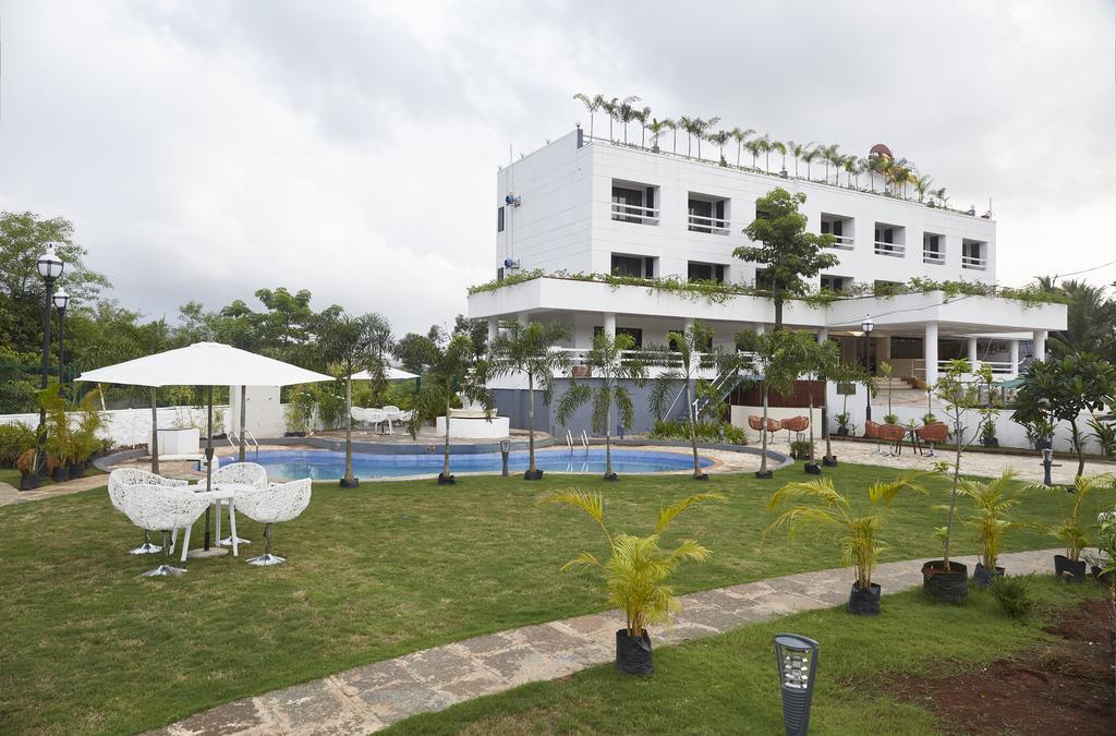 Hotel Reemz Chiplūn Buitenkant foto