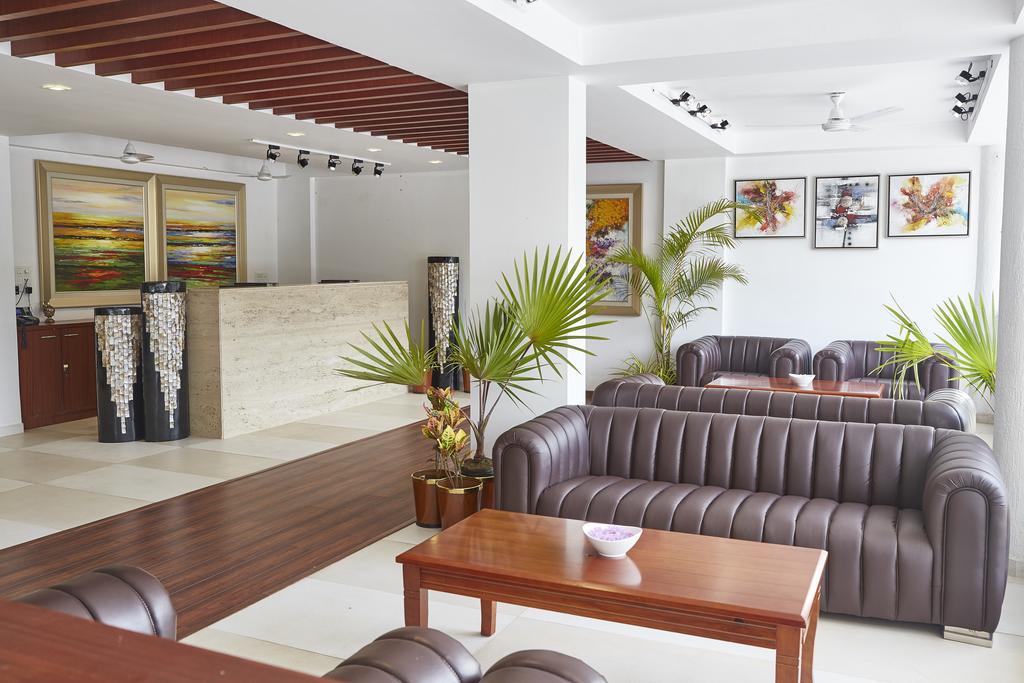 Hotel Reemz Chiplūn Buitenkant foto