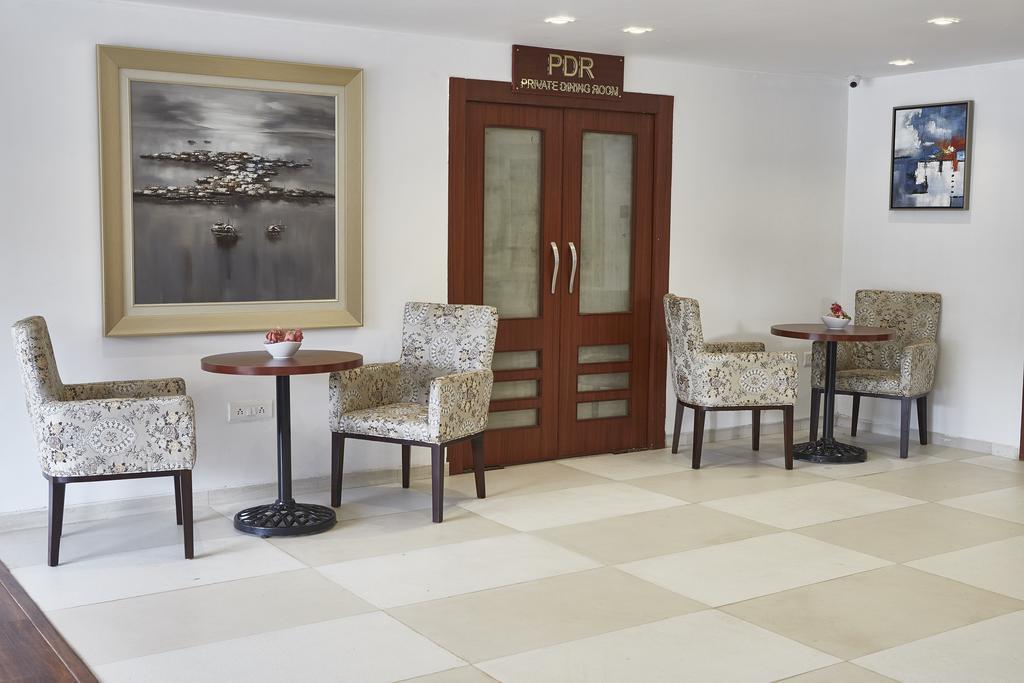 Hotel Reemz Chiplūn Buitenkant foto
